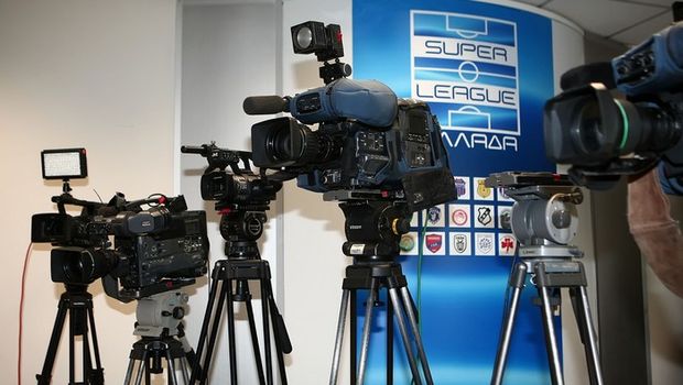 Επέστρεψε με νέα βελτιωμένη πρόταση η ΕΡΤ, παραμένει το αδιέξοδο στα τηλεοπτικά της Super League